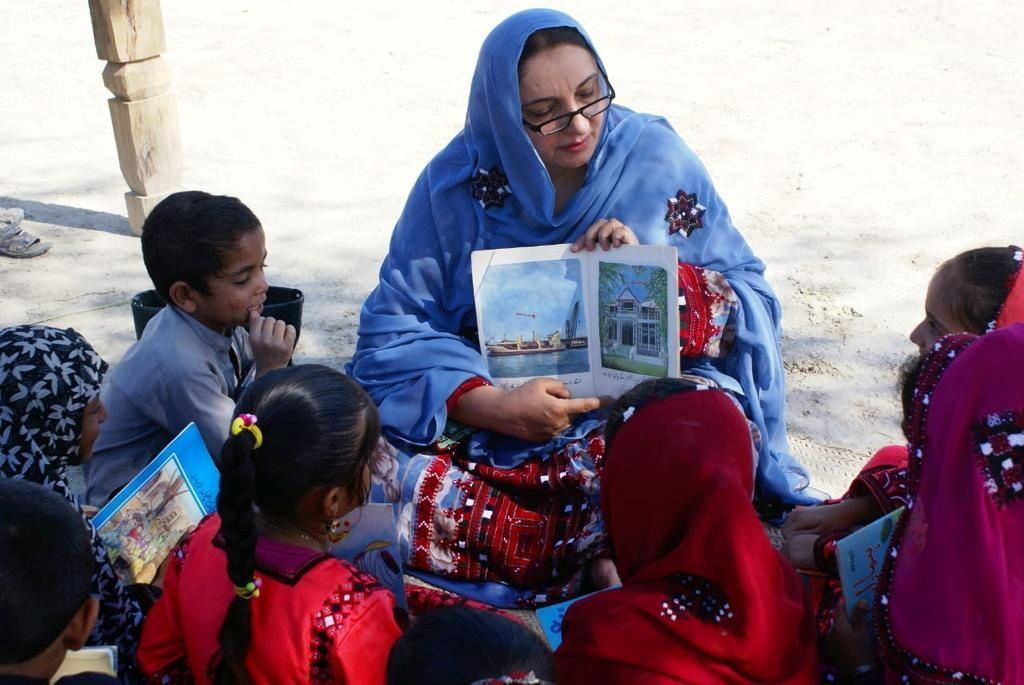 unta jadi ‘perpustakaan bergerak’ untuk kanak-kanak di luar bandar