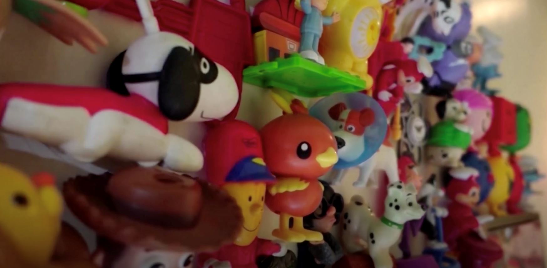 pecah rekod dunia! pemuda kumpul 20,000 koleksi permainan restoran makanan segera