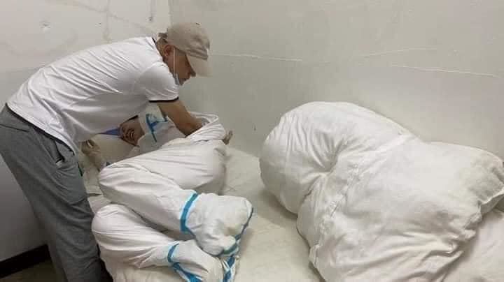 【新冠肺炎】网友分享医护人员累到画面❗️真的让人看了好难过好难过好难过💔