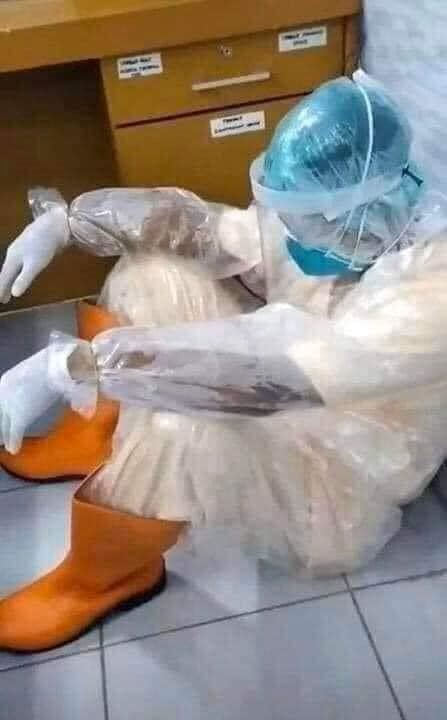 【新冠肺炎】网友分享医护人员累到画面❗️真的让人看了好难过好难过好难过💔