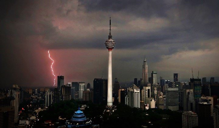 brace yourself for cloudy and rainy weather this raya week