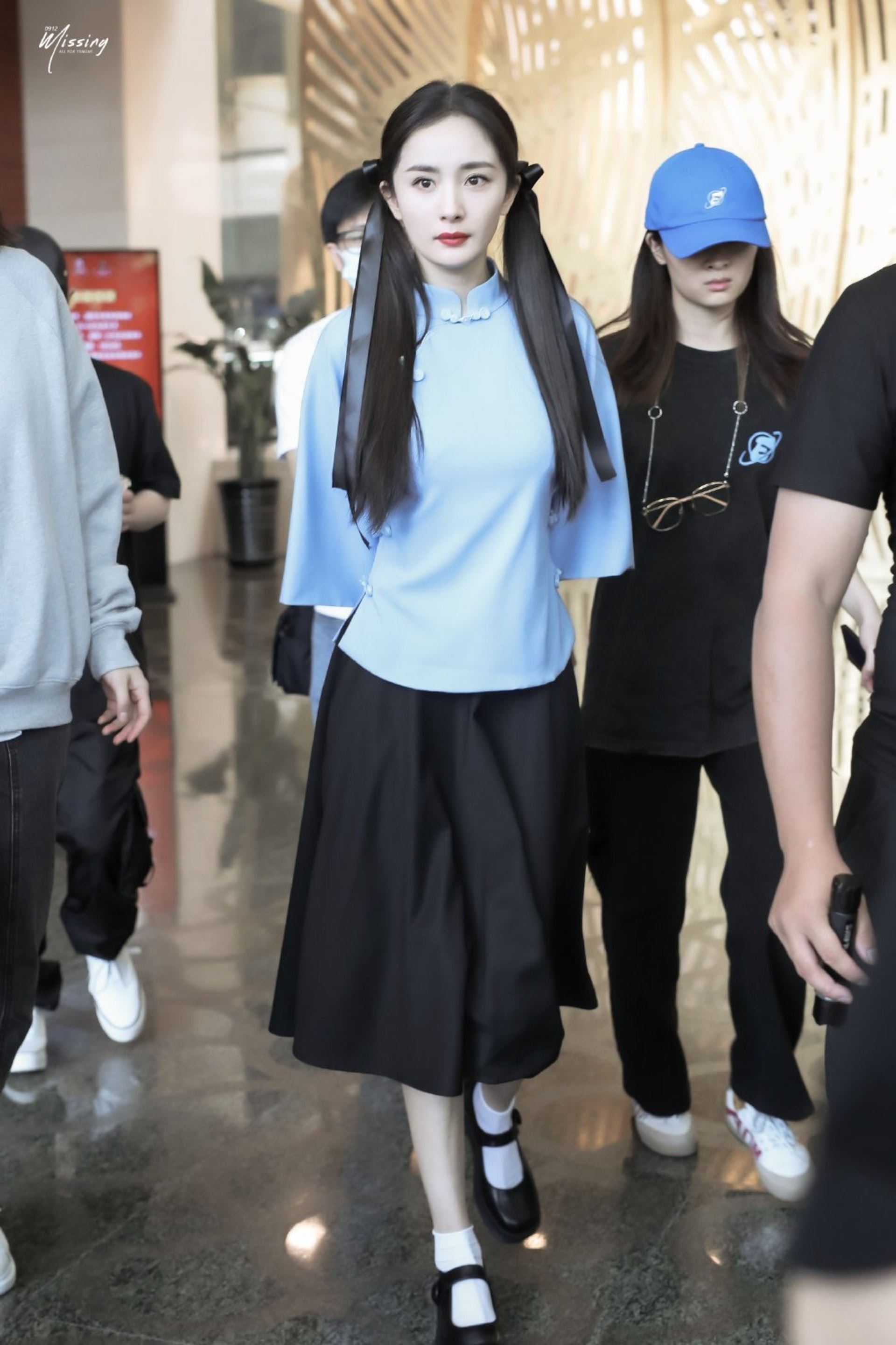 【多图】杨幂穿上校服尽显葫芦身材❗️迷死人🔥