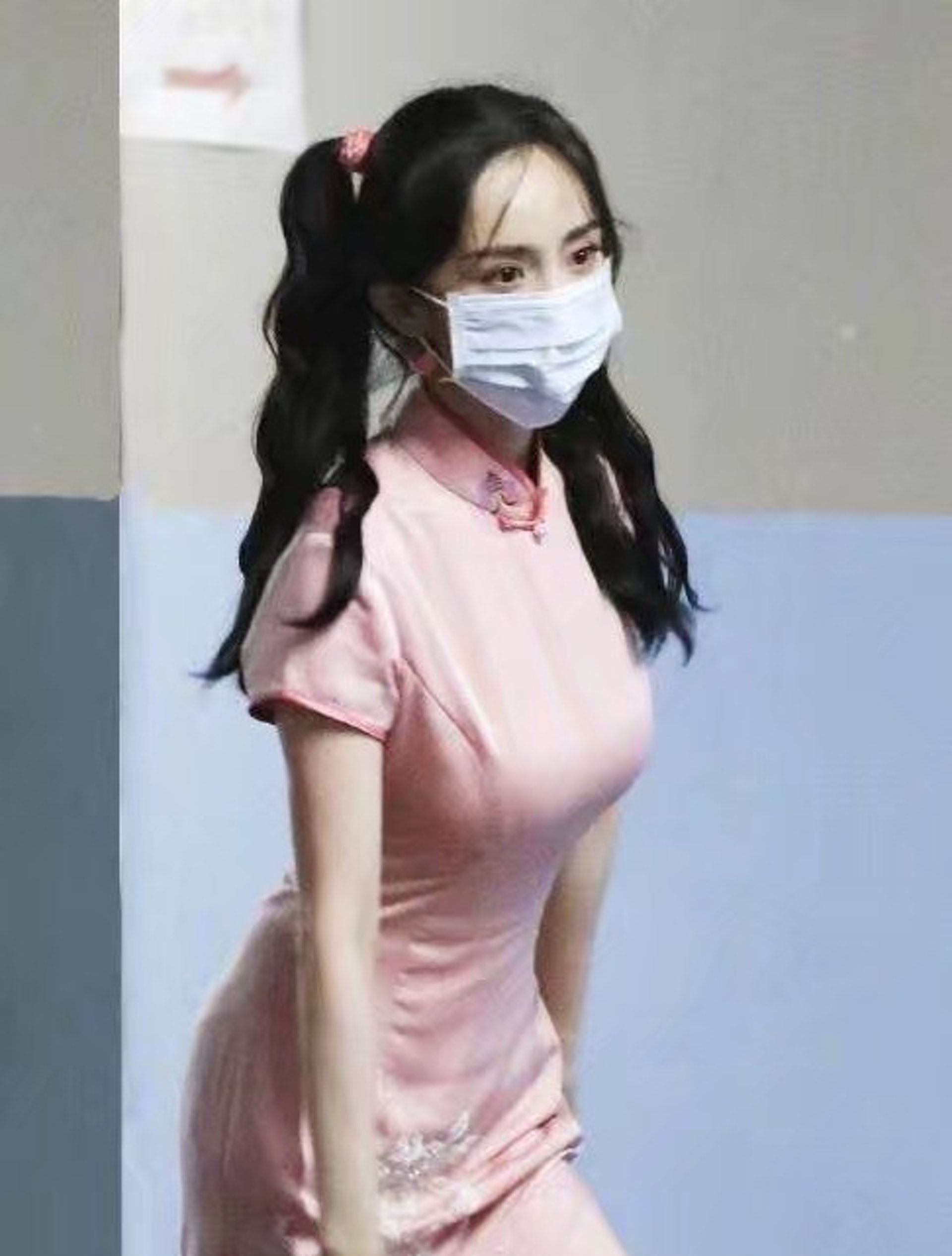 【多图】杨幂穿上校服尽显葫芦身材❗️迷死人🔥