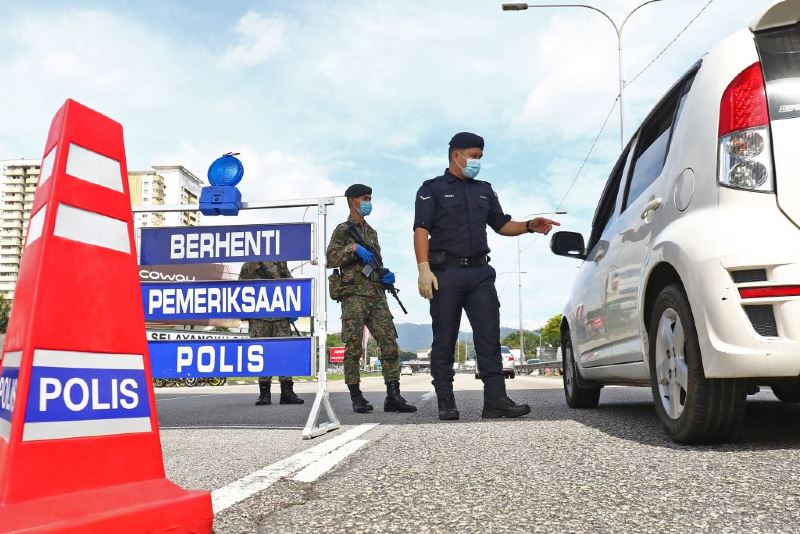 man arrested for impersonating former pdrm officer when applying for interstate travel
