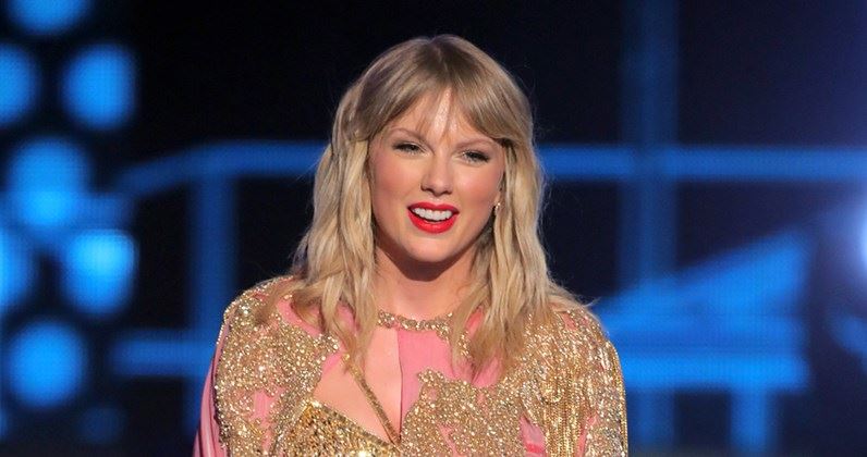 taylor swift lakar sejarah terima pengiktirafan tertinggi brit awards