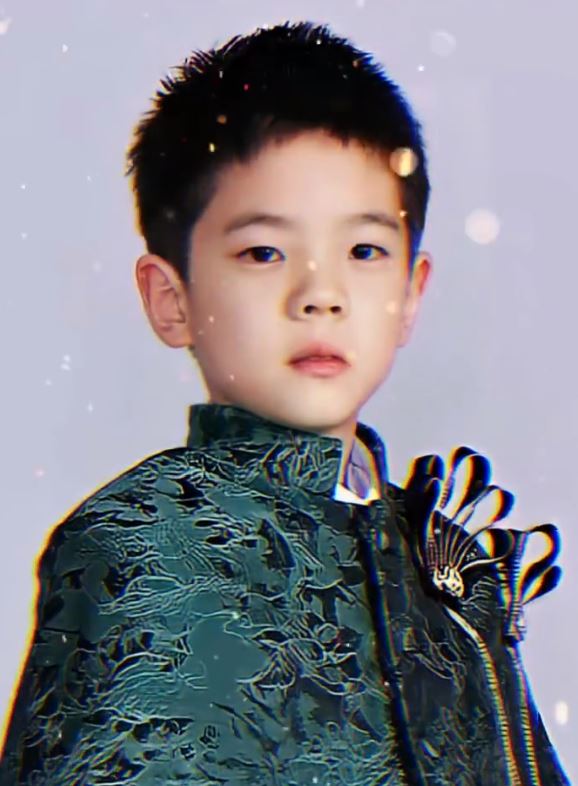 嗯哼演音乐剧❗️一身王子装站c位🔥