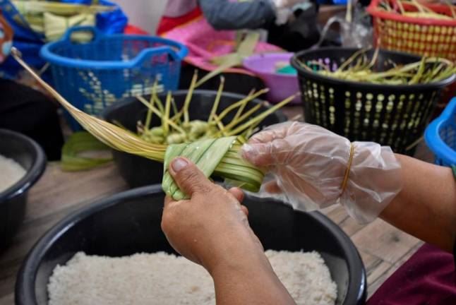 ketupat palas hasil air tangan golongan asnaf ‘laku keras’