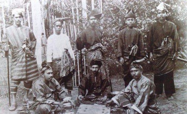 anda suka pakai baju melayu cekak musang? ketahui asal usulnya