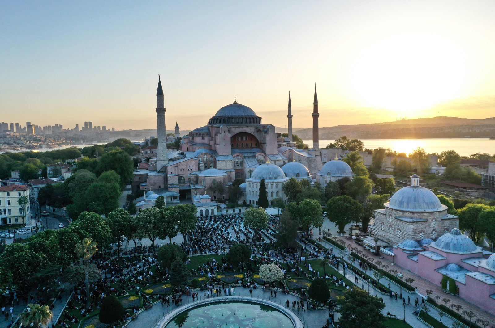 buat pertama kali selepas 87 tahun, masjid hagia sophia laksana solat sunat aidilfitri