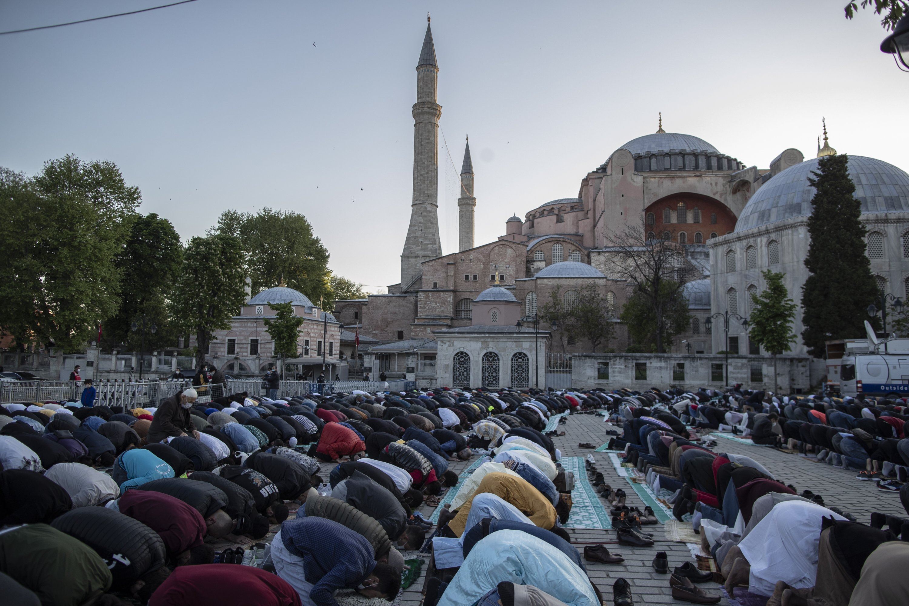 buat pertama kali selepas 87 tahun, masjid hagia sophia laksana solat sunat aidilfitri