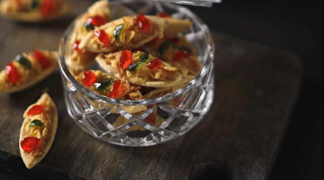 jangan gelojoh! makan kuih raya pun kena ada sop 