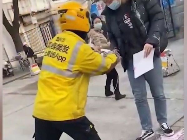 woman asks food delivery rider to splash tea on ex’s face to get revenge