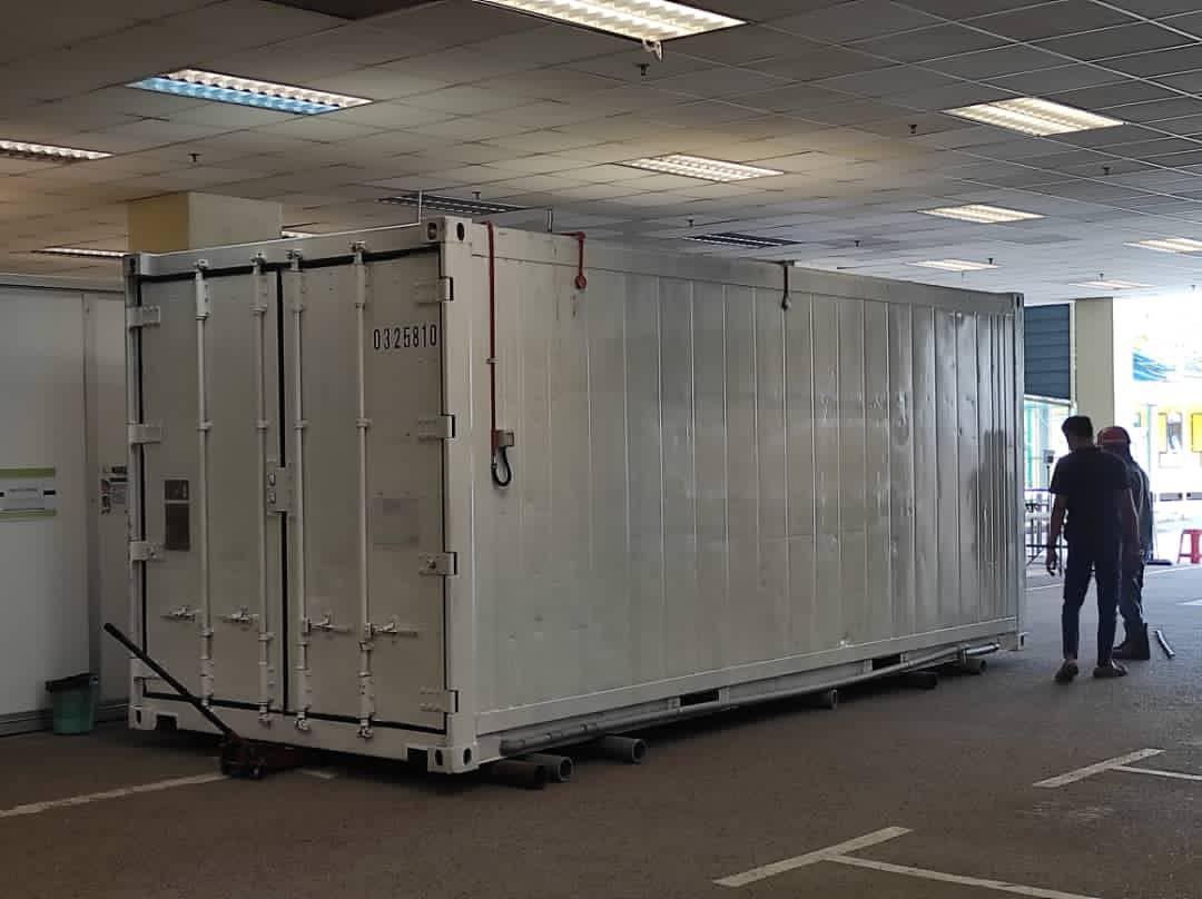 akibat peningkatan kes covid-19, hospital sungai buloh terpaksa sediakan kontena simpan jenazah