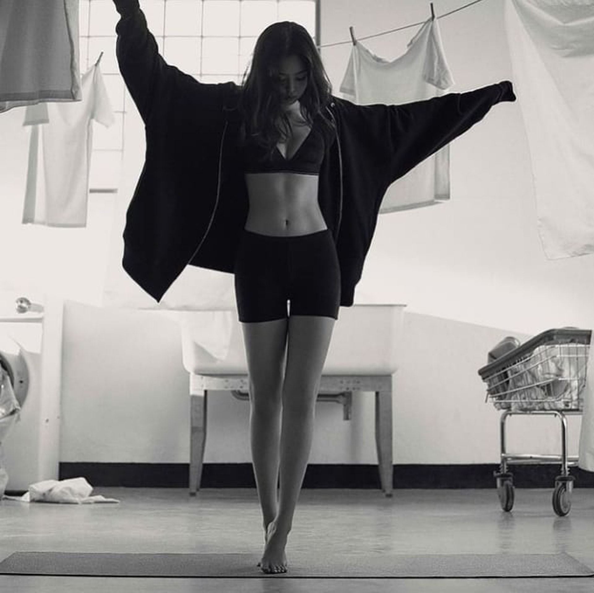 【多图】jennie新广告大晒好身材❗️好健康美惹人羡慕啊🔥