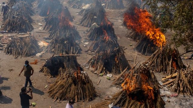 ‘mayat’ bangun sebelum dibakar, wanita disangka telah meninggal dunia