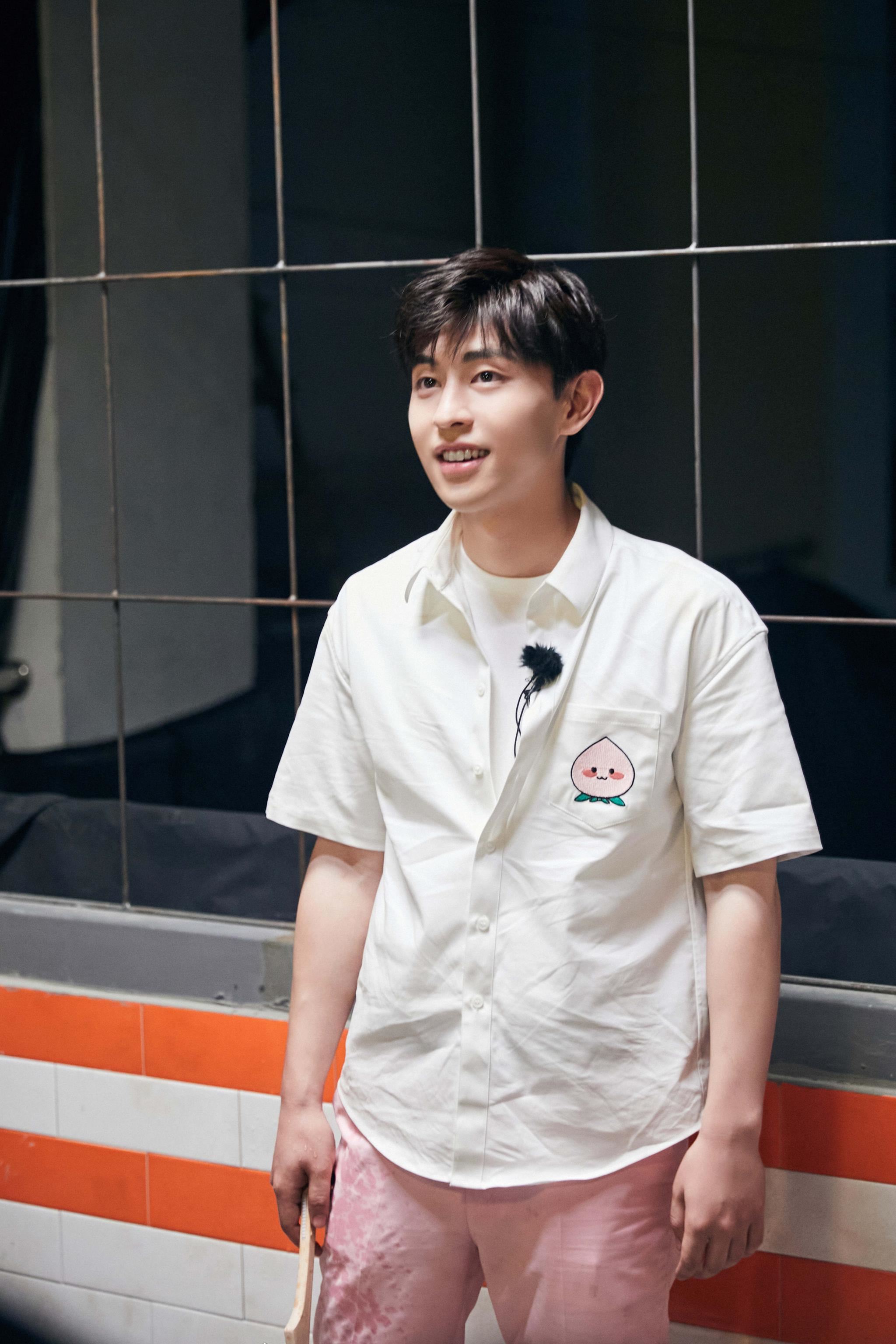 【多图】《密室大逃脱》邓伦最新高清照曝光❗️虽然怕还是要帅😂