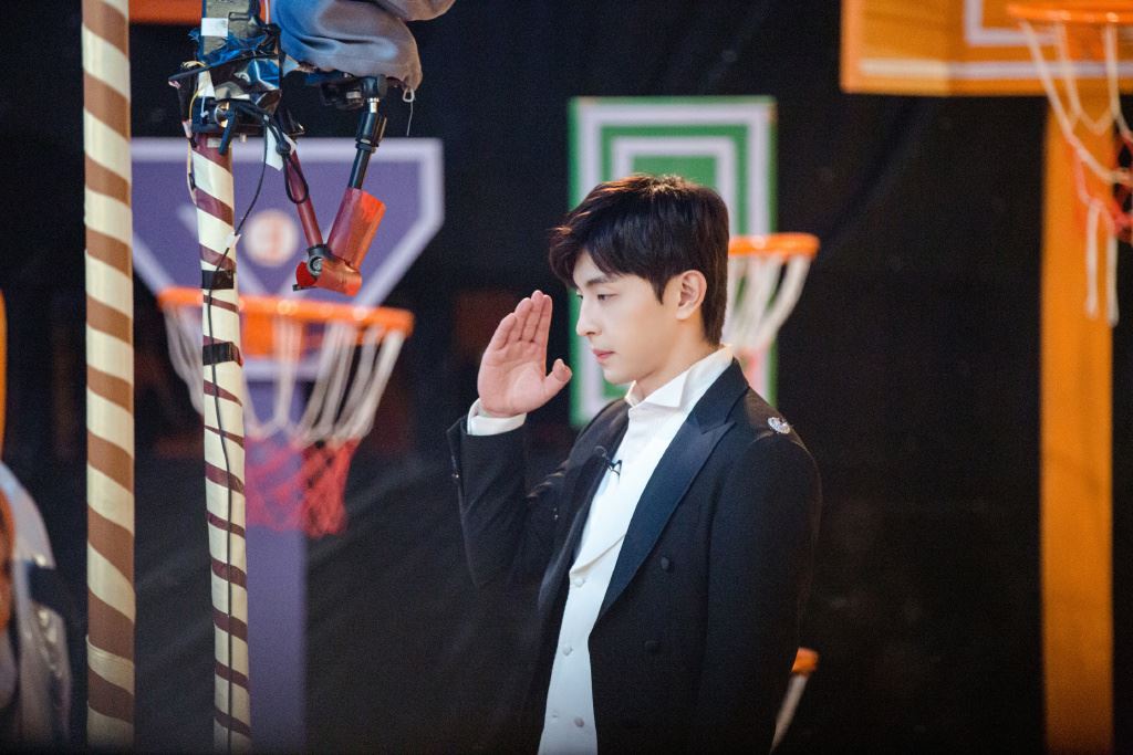 【多图】《密室大逃脱》邓伦最新高清照曝光❗️虽然怕还是要帅😂