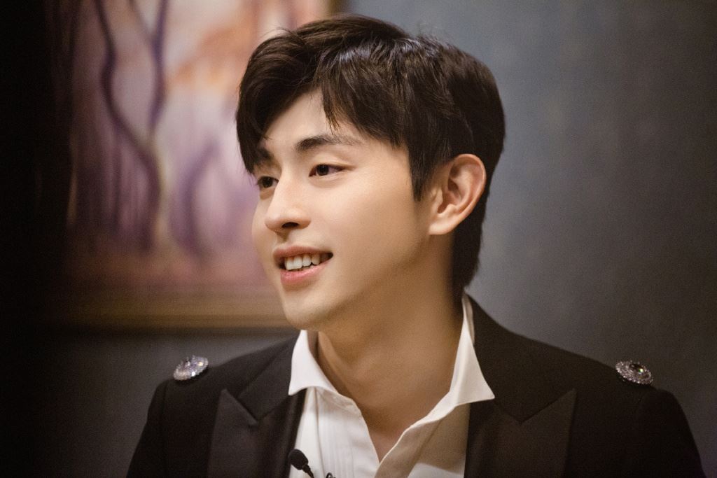 【多图】《密室大逃脱》邓伦最新高清照曝光❗️虽然怕还是要帅😂