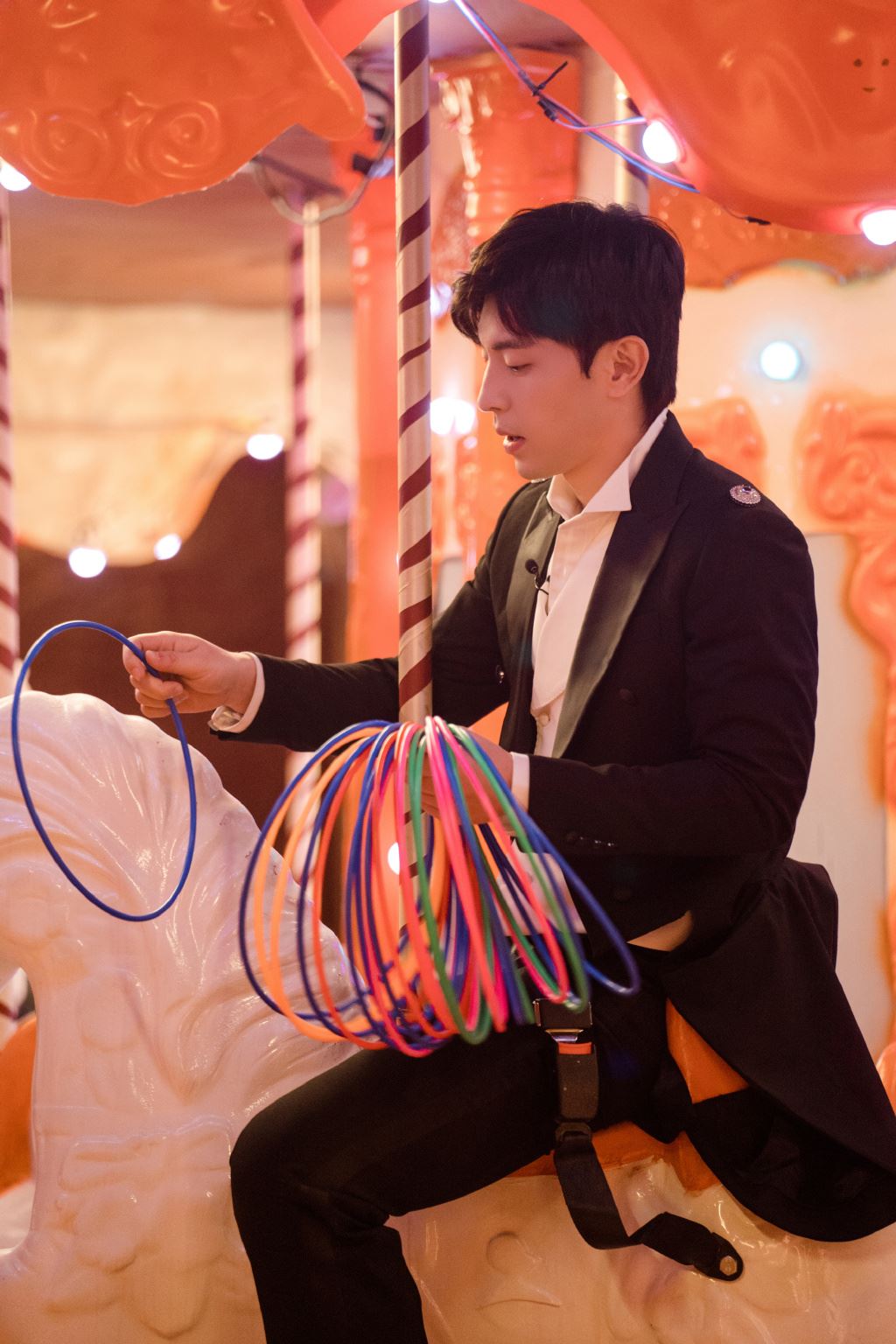 【多图】《密室大逃脱》邓伦最新高清照曝光❗️虽然怕还是要帅😂