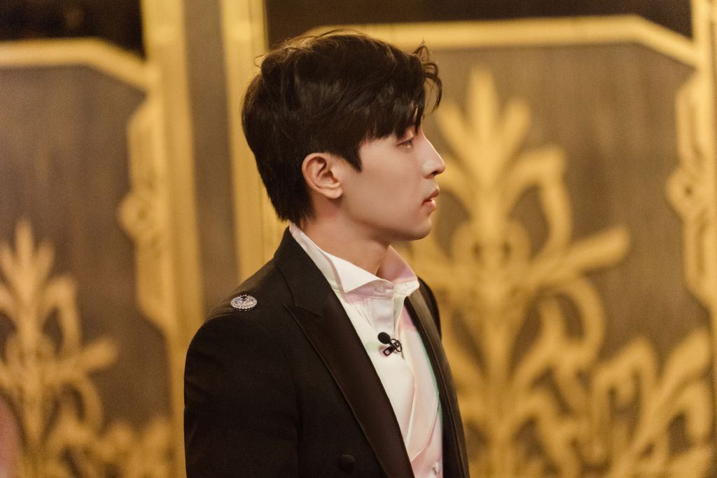 【多图】《密室大逃脱》邓伦最新高清照曝光❗️虽然怕还是要帅😂