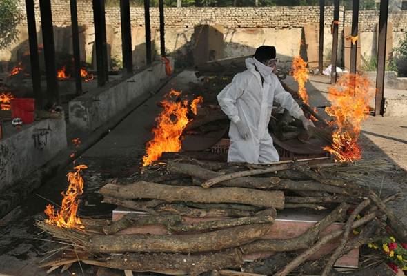 covid-19 patient thought dead wakes up minutes before getting cremated