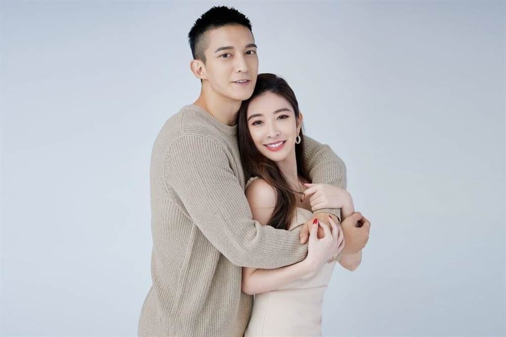 王家梁求婚成功❗️许维恩晒钻戒:我愿意一起走下去❤️