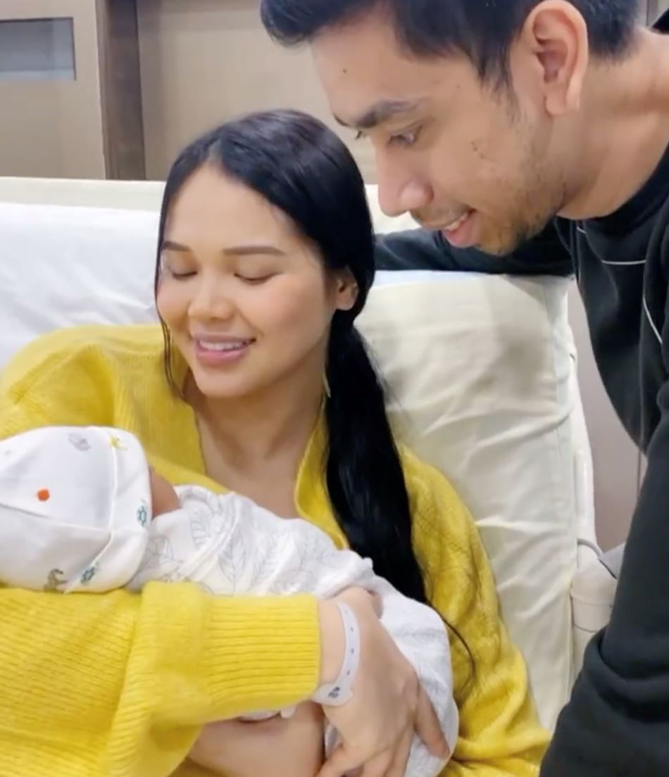 ain edruce kini bergelar ibu, selamat melahirkan bayi perempuan