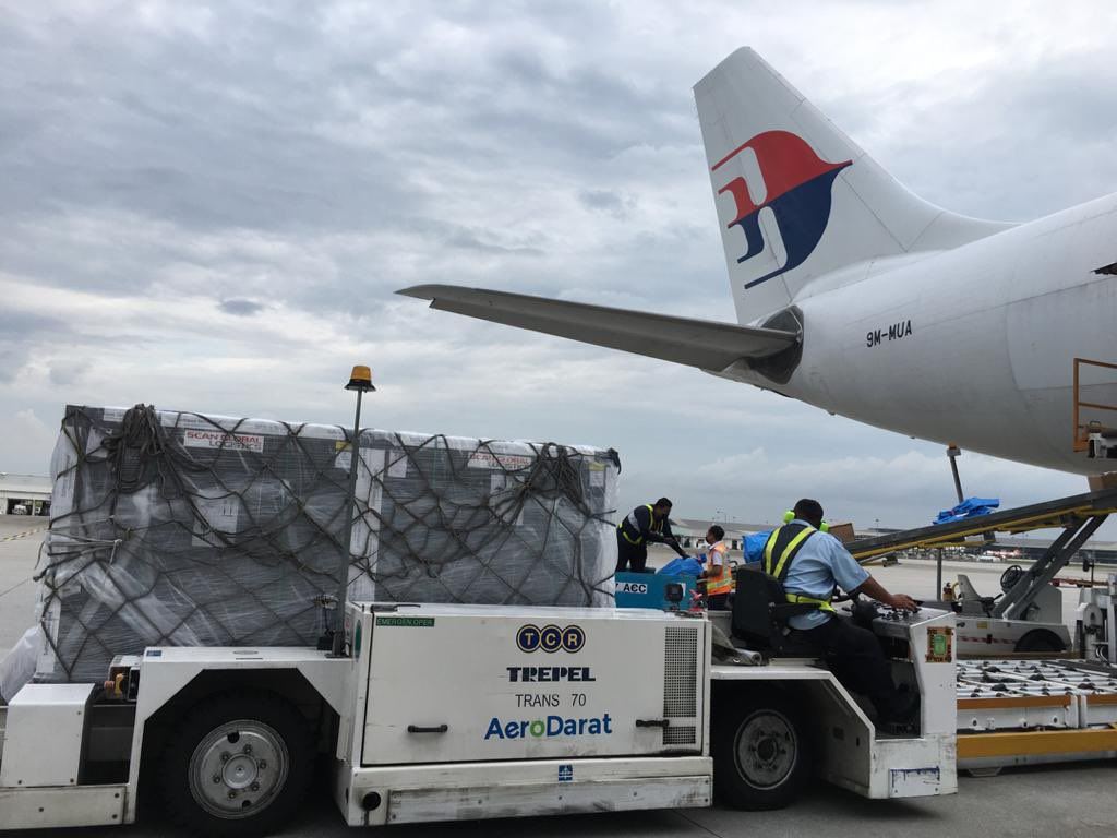 kumpulan kedua vaksin astrazeneca selamat tiba di malaysia