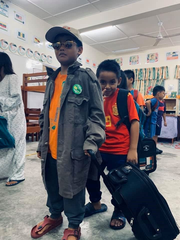 “peduli apa?” cikgu di sarawak ni bertarung dengan pelbagai kesukaran demi mendidik kanak-kanak di pedalaman