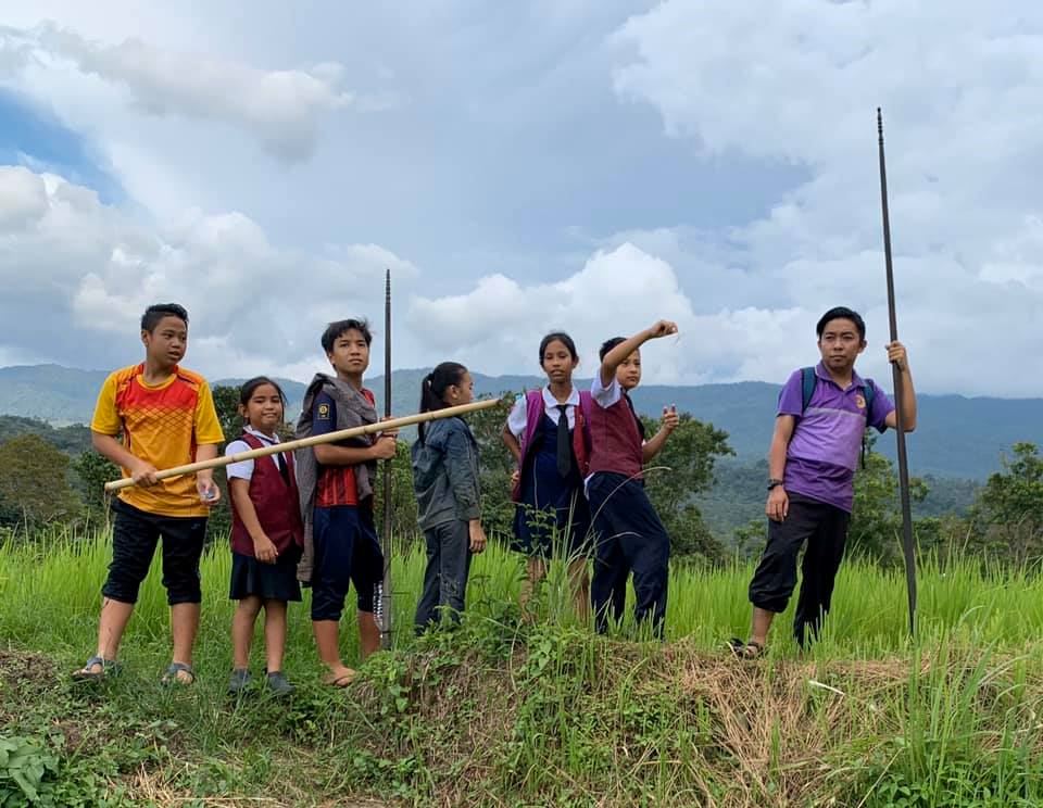 “peduli apa?” cikgu di sarawak ni bertarung dengan pelbagai kesukaran demi mendidik kanak-kanak di pedalaman