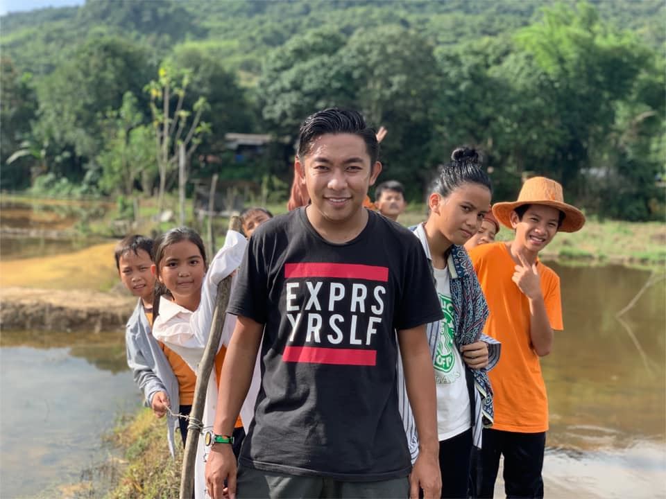 “peduli apa?” cikgu di sarawak ni bertarung dengan pelbagai kesukaran demi mendidik kanak-kanak di pedalaman