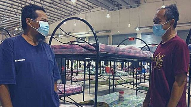 covid-19: dua sahabat jejak kasih di pusat kuarantin setelah 23 tahun