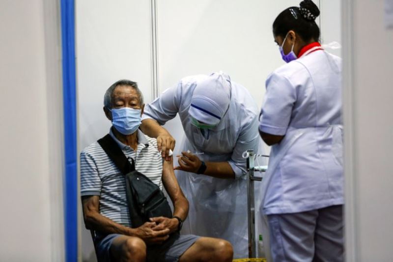 m’sian twitter was all about the az vaccine and bts meal yesterday!