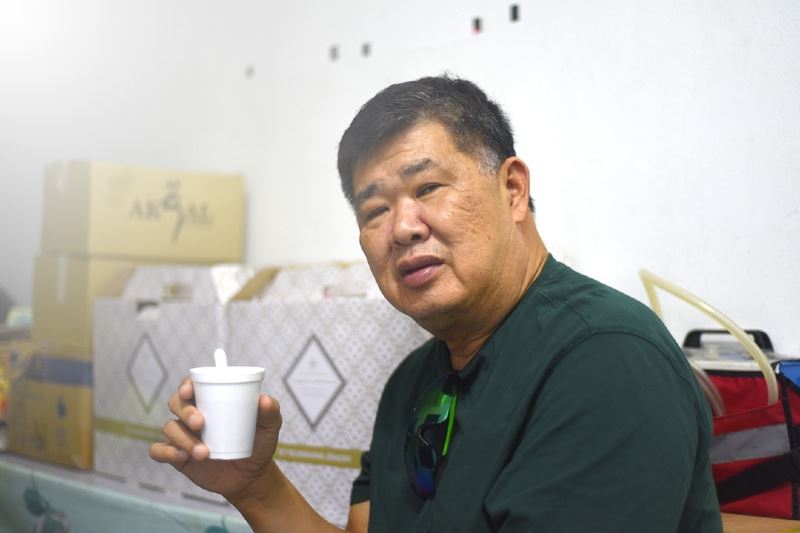 uncle kentang gets commonwealth points of light award for his philanthropy work!