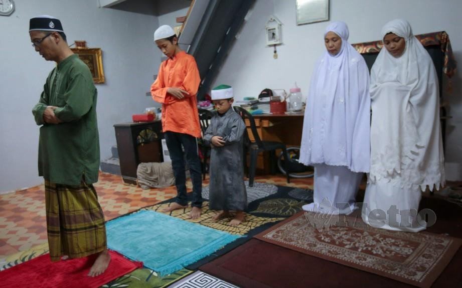 manfaat waktu di rumah, solat berjemaah bersama tersayang