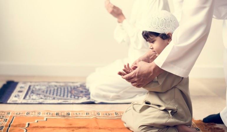 manfaat waktu di rumah, solat berjemaah bersama tersayang