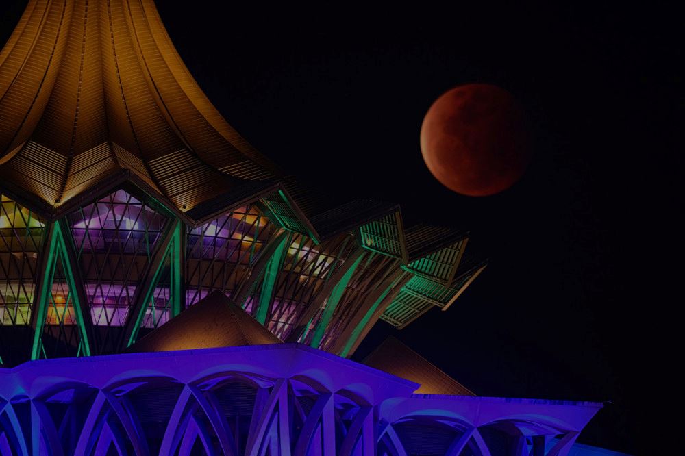 the super blood moon lunar eclipse took over last night and it was incredible