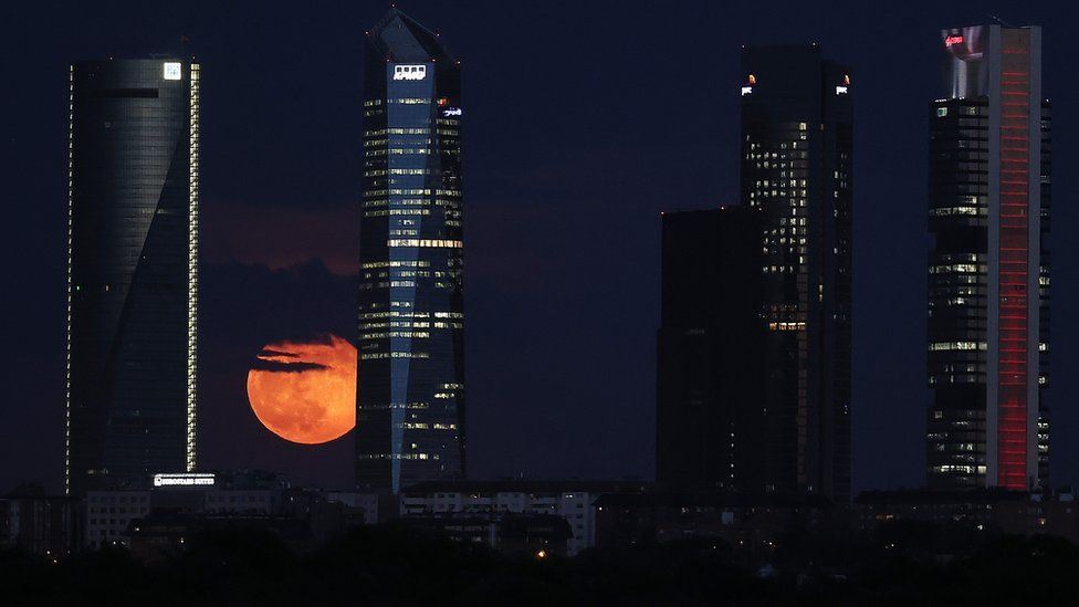 the super blood moon lunar eclipse took over last night and it was incredible