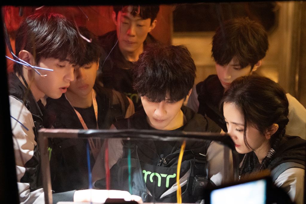 【影片】《密室大逃脱》白敬亭超神❗️竟然拗手扮「空心人」躲过攻击🔥