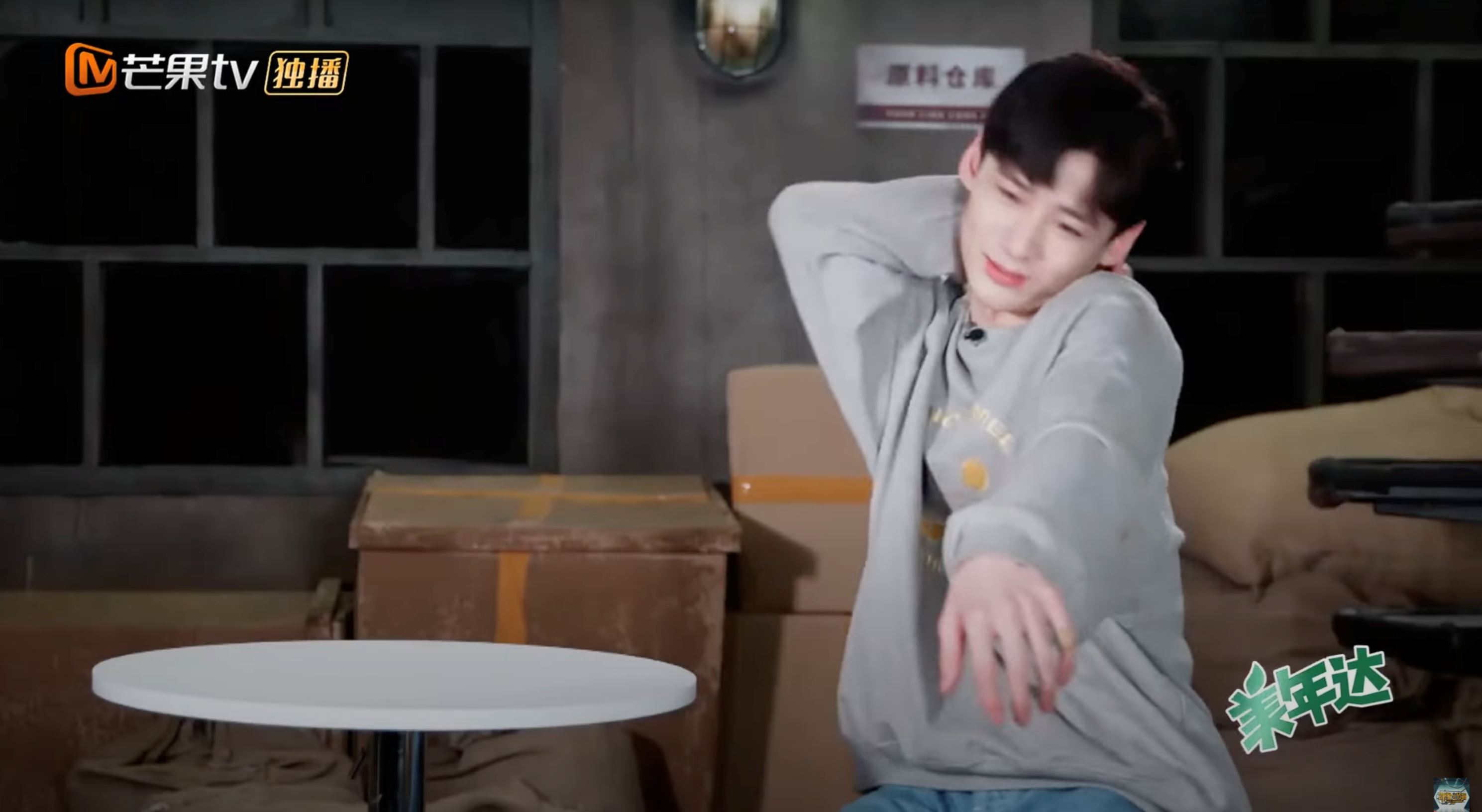 【影片】《密室大逃脱》白敬亭超神❗️竟然拗手扮「空心人」躲过攻击🔥