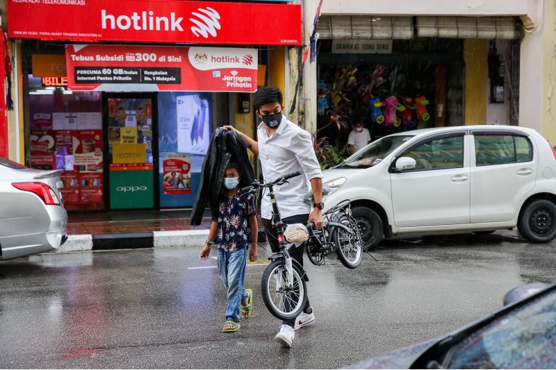 syed saddiq collects rm22k to help a child in need!