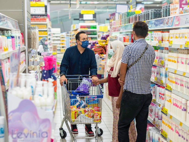 penang mp helps homeless couple begin a new life