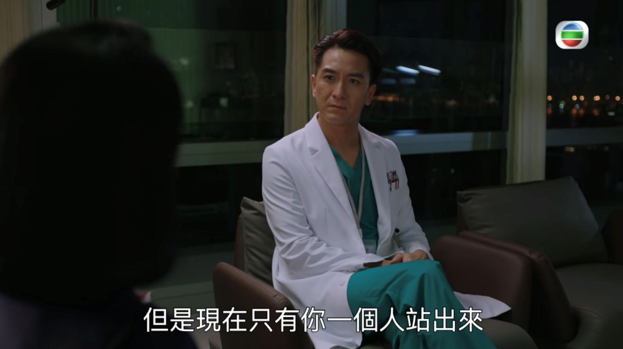 《星空下的仁医》最新剧情预告❗️何依婷患病昏迷❗️有人向钟嘉欣表白