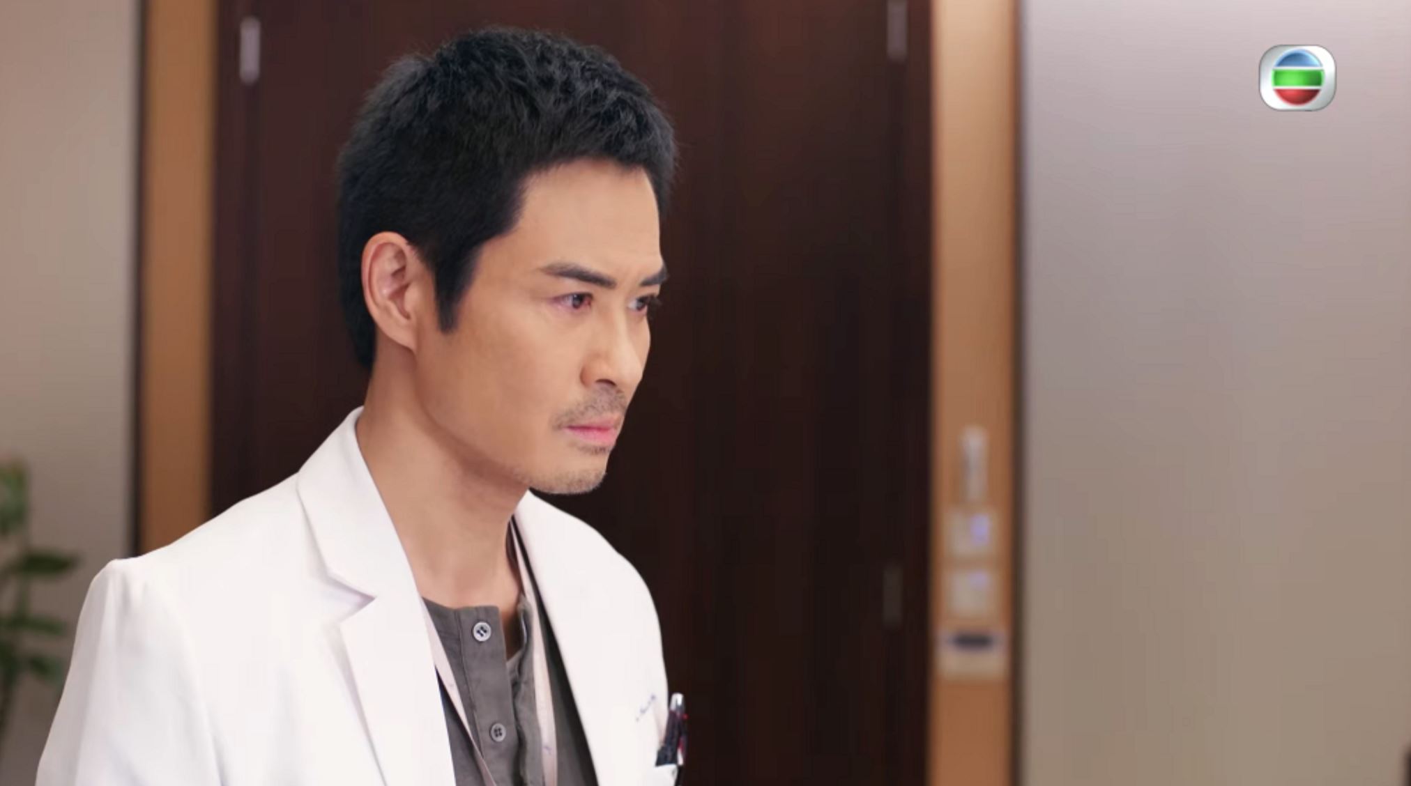 《星空下的仁医》最新剧情预告❗️何依婷患病昏迷❗️有人向钟嘉欣表白