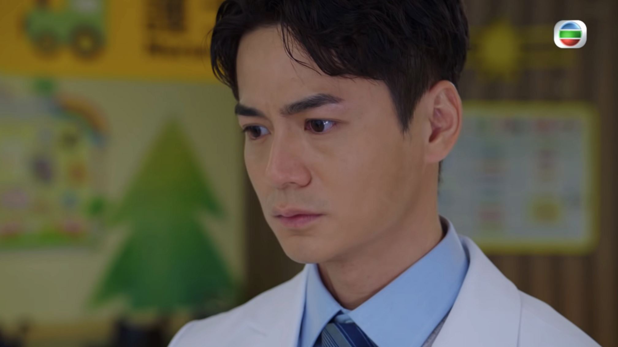 《星空下的仁医》最新剧情预告❗️何依婷患病昏迷❗️有人向钟嘉欣表白