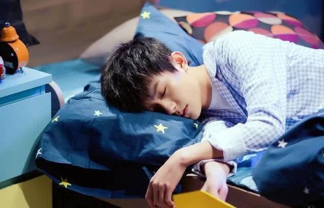 经常晚睡的男人都有这6个特征，你身边有吗？