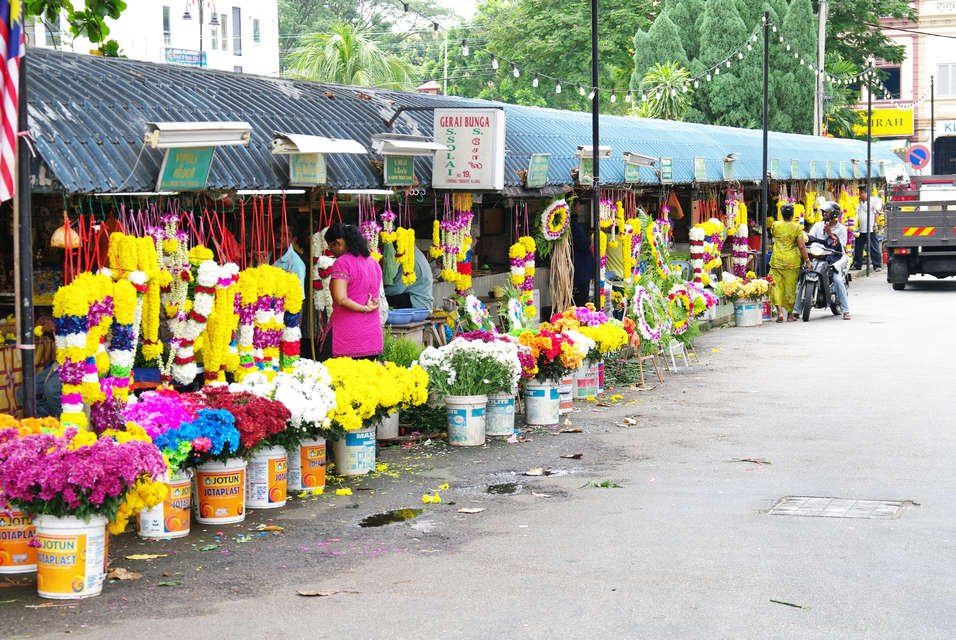the deepavali excitement is not over yet! enjoy selangor's host community programme & immerse in klang's local culture!