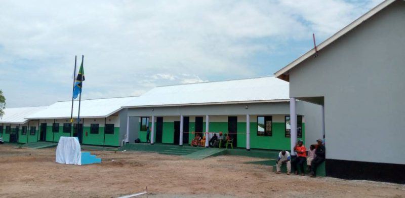 pelombong temui batu permata rm13.8 juta tunai janji, bina sekolah, pasaraya untuk masyarakat setempat