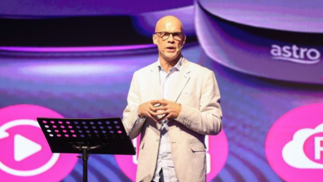 pelanggan astro kini boleh nikmati netflix di kaca televisyen