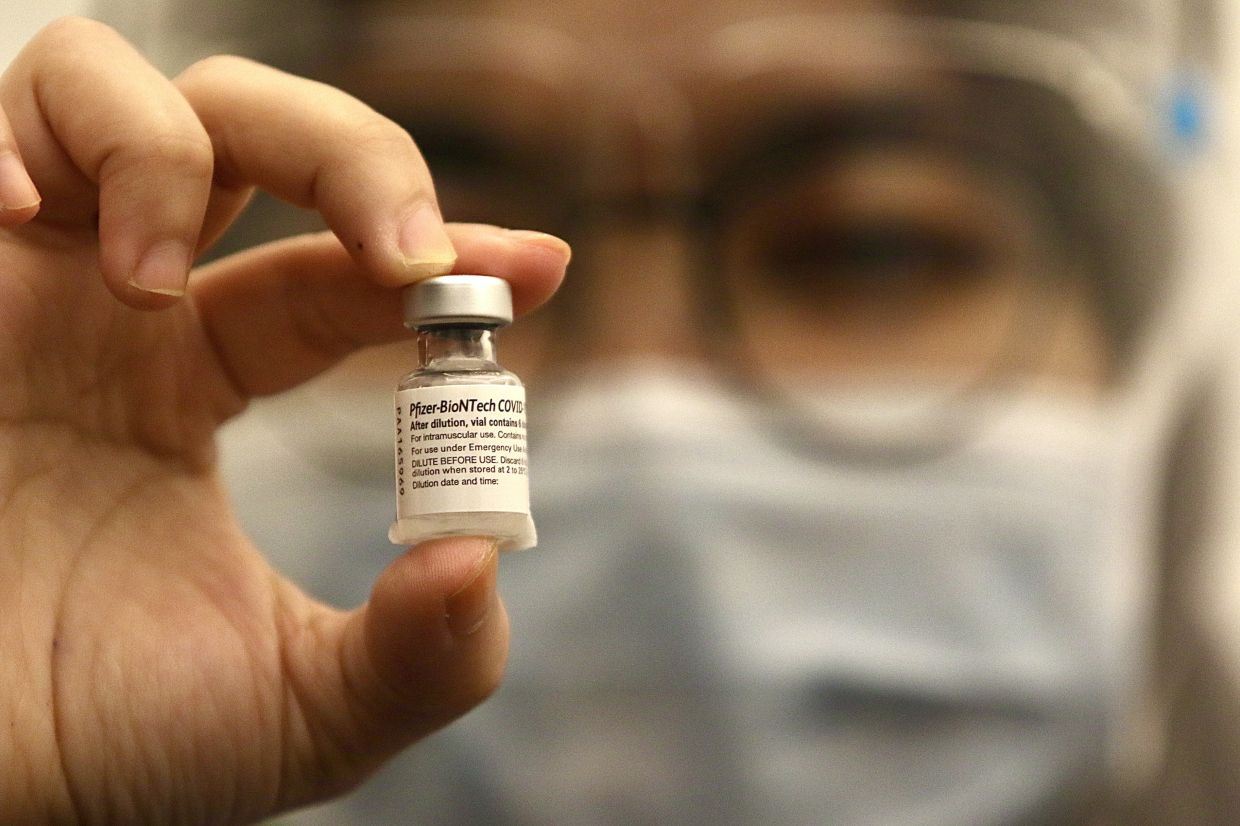 only pfizer covid-19 booster shots are allowed in sarawak